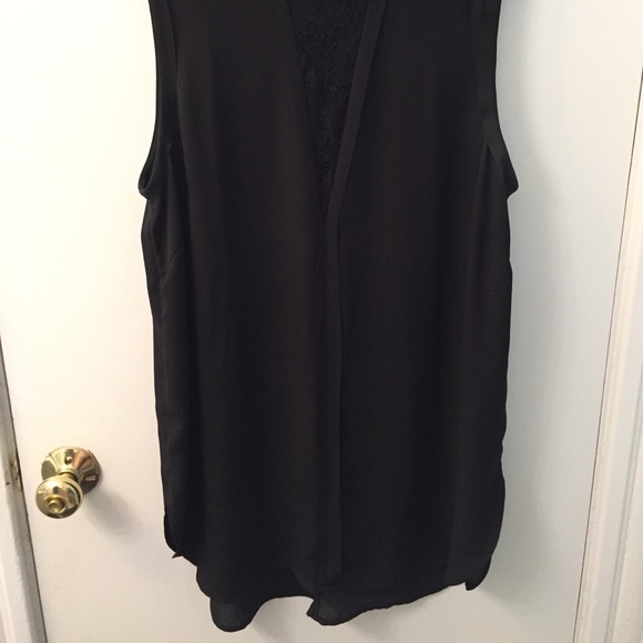 Black tank top - Picture 2 of 5